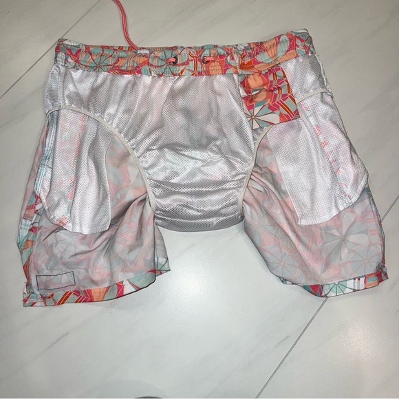 Vineyard Vines Men’s Swim Trunks Size L - Picture 5 of 7